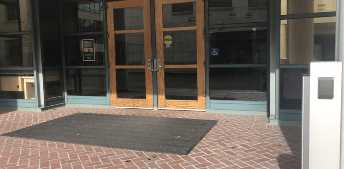 The main entrance to Koshland Hall, facing south. To the right of the entrance is an automatic door opener.